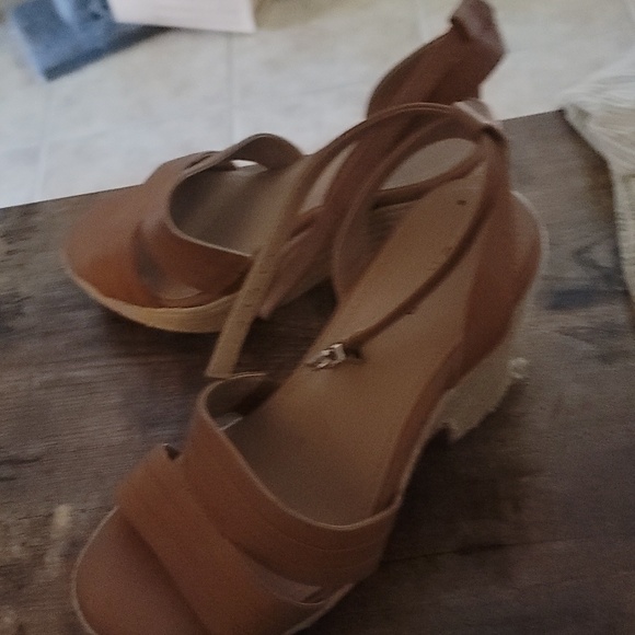 Brown heels - Picture 2 of 4